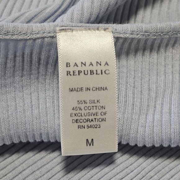 Banana Republic Tank Top Size M Light Blue Lace Trim V-Neck - Picture 6 of 8